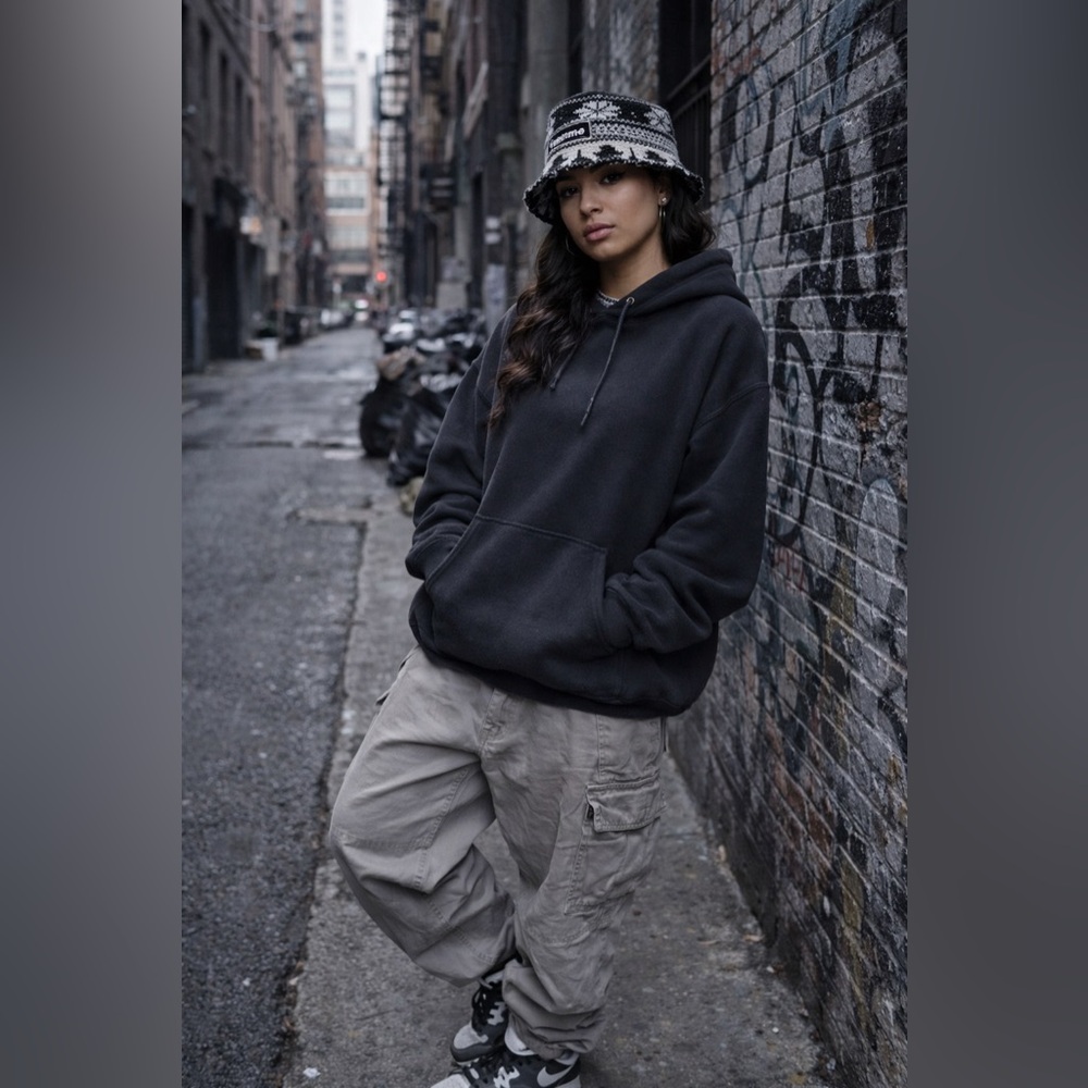 Supreme Snowflake Crochet
Crusher Bucket Hat - M/L (UNISEX)